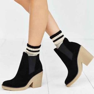 Urban Outfitters Posey Gumsole Classic Boots Boho Black Suede Upper Size 10M
